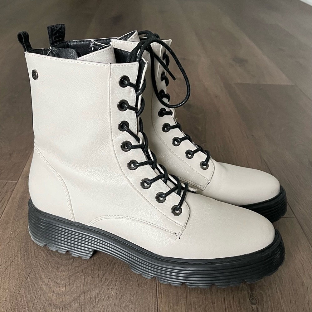 J Bloom Combat Boots, Size 10 (41), White. Excellent like new condition